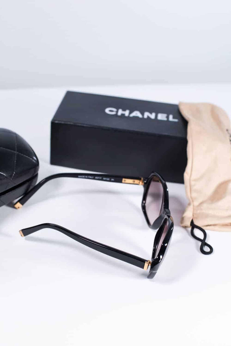 Lunettes De Soleil Chanel noir pvc