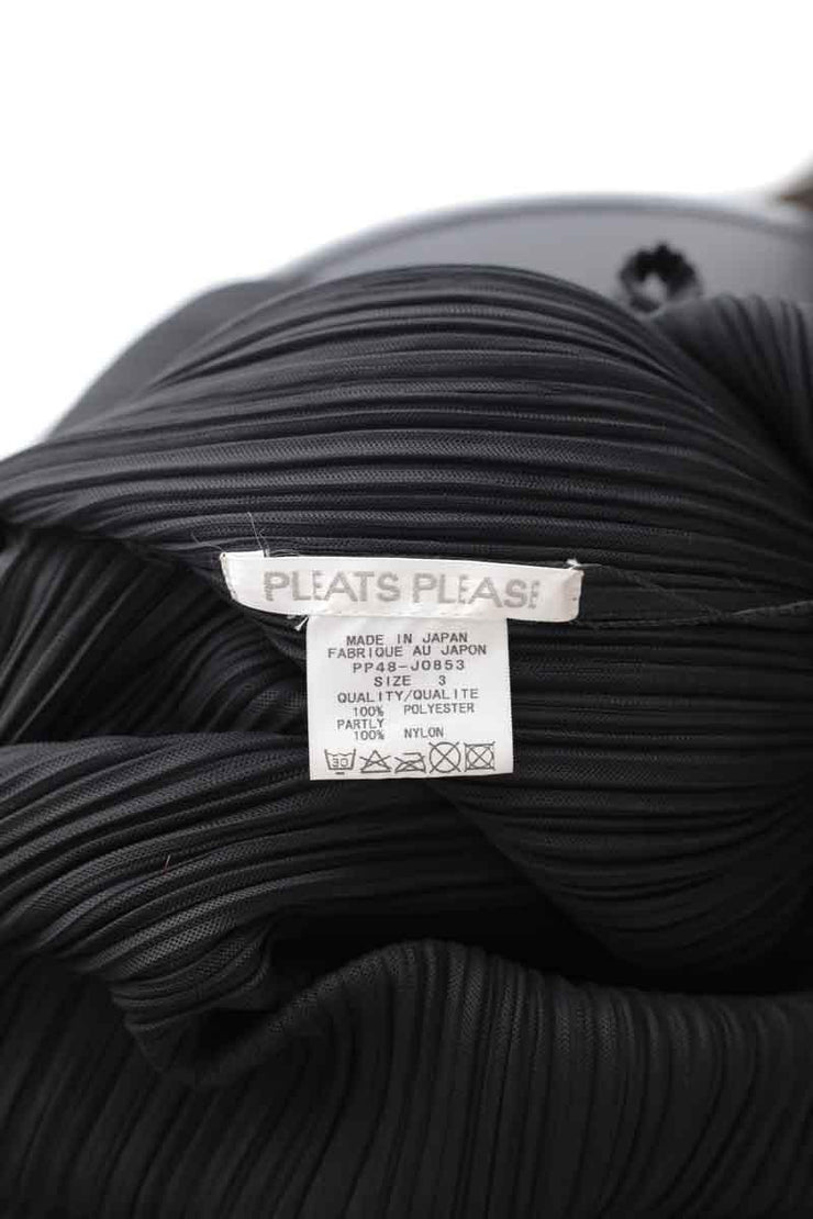Cardigan Pleats Please noir. Matière principale polyester. Taille 40.