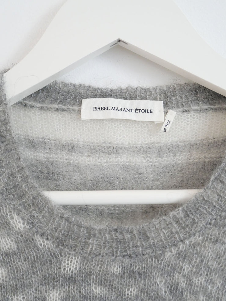 Pull Mohair de la marque Isabel Marant pour femme de taille M/38 de couleur Gris, Blanc en vente sur la friperie en ligne Circular Clothing Paris