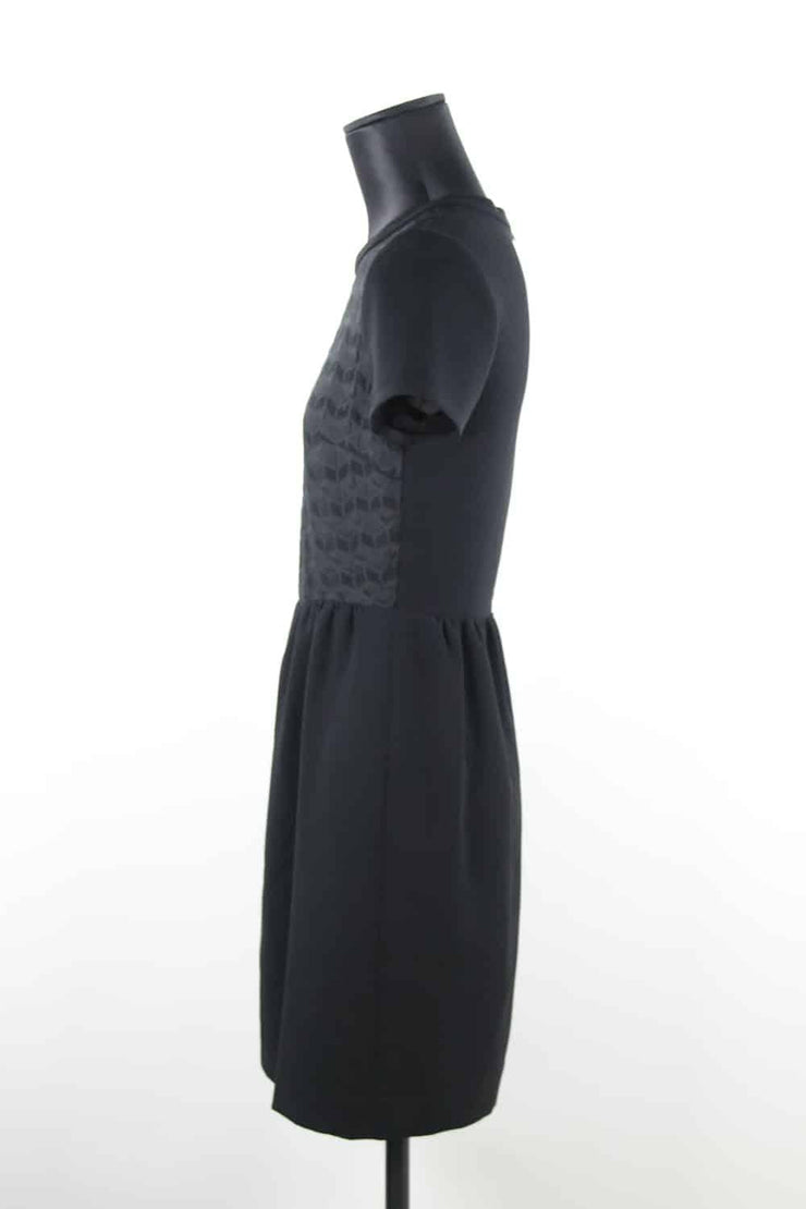 Robe Claudie Pierlot noir. 100% polyester. Taille 40.