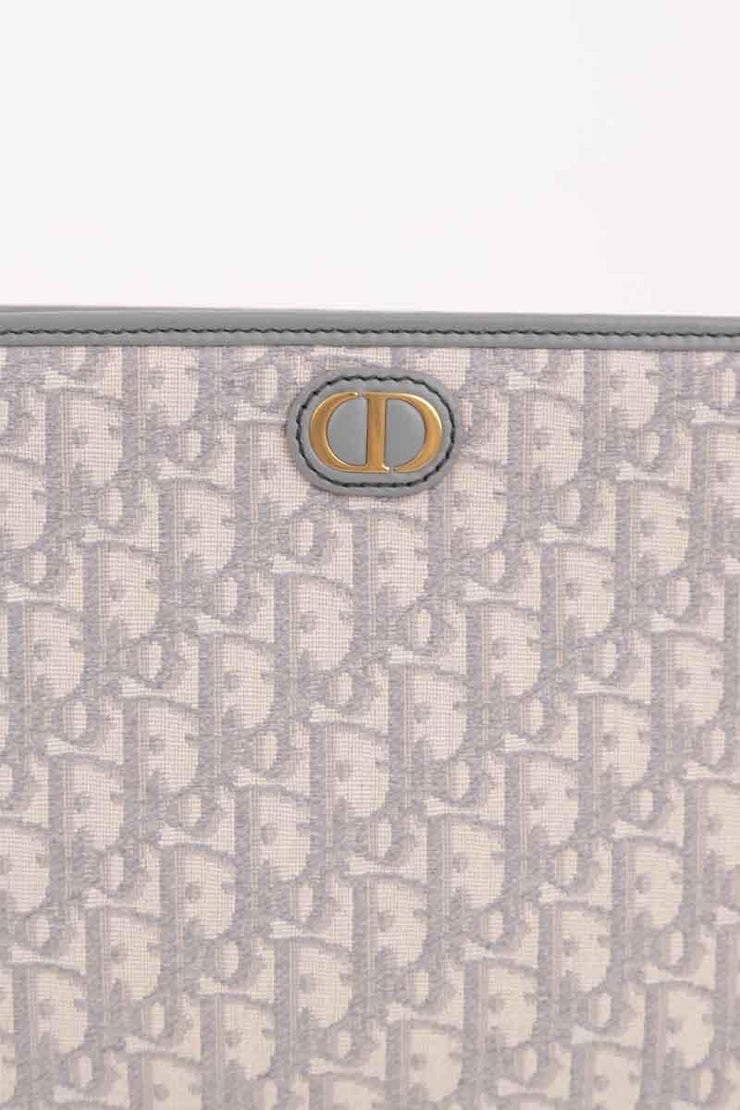 Pochette Dior gris. Matière principale tissu.