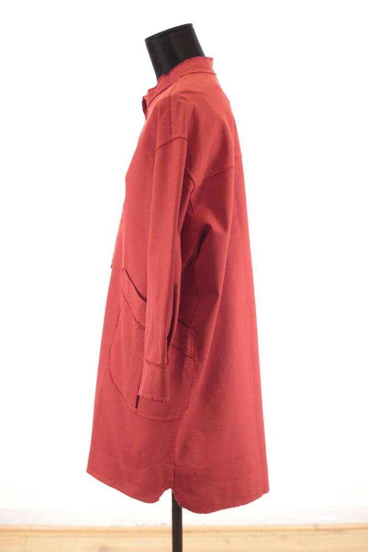 Robe Victoire rouge. Matière principale coton. Taille 36.