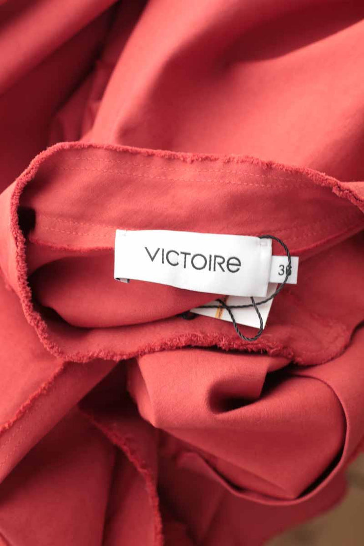 Robe Victoire rouge. Matière principale coton. Taille 36.