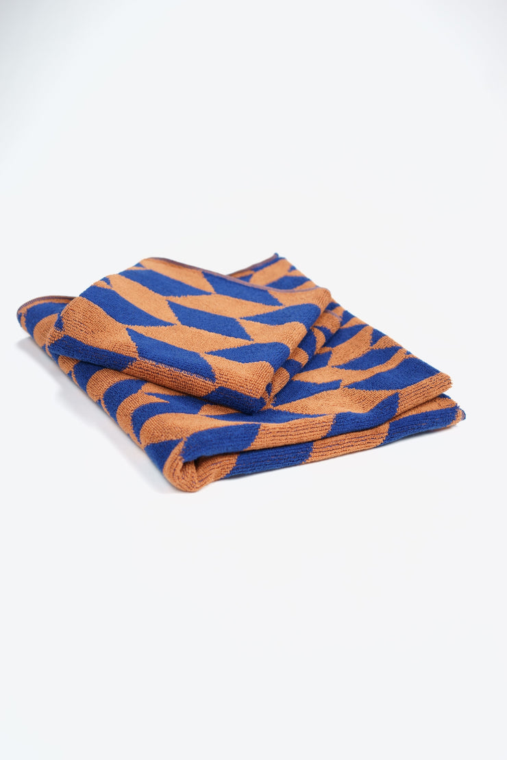 Arrow Tail Gym Towel | Azure & Chestnut