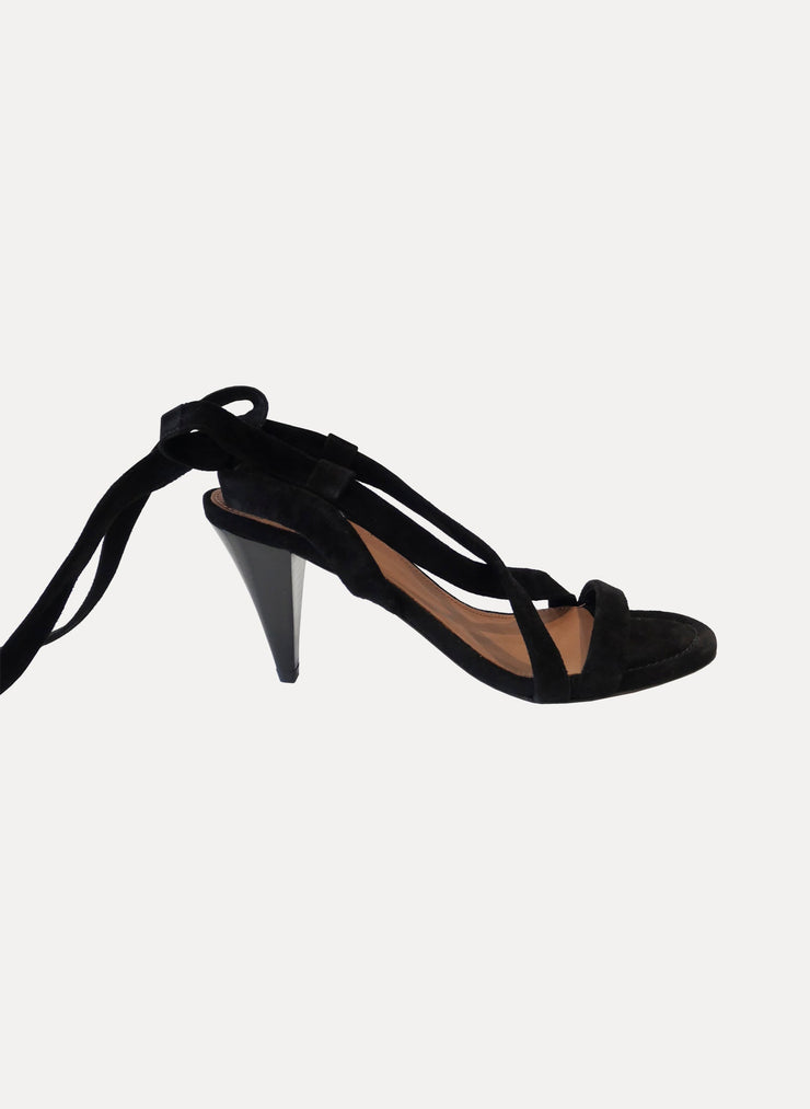 Sandales modèle Cidney à nouer de la marque BA&SH pour femme de taille T39 de couleur Noir en vente sur la friperie en ligne Circular Clothing Paris