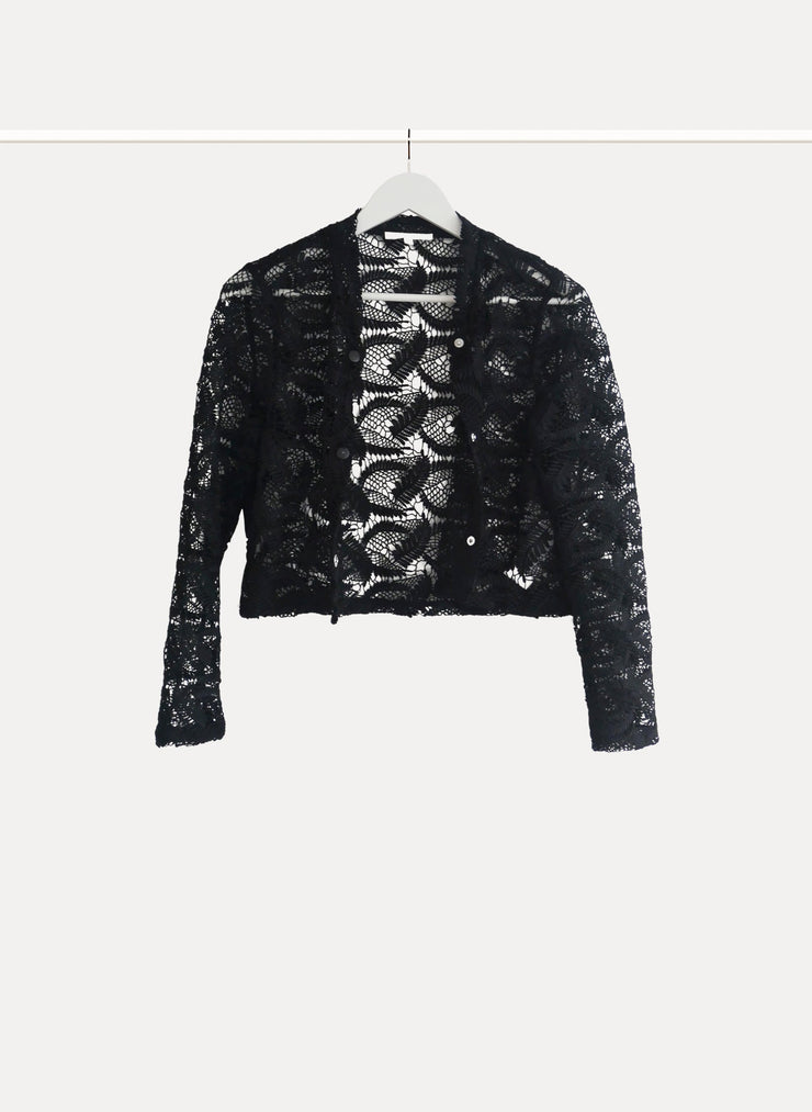 Veste courte noire effet crochet de la marque MAJE pour femme de taille T38 de couleur Noir en vente sur la friperie en ligne Circular Clothing Paris
