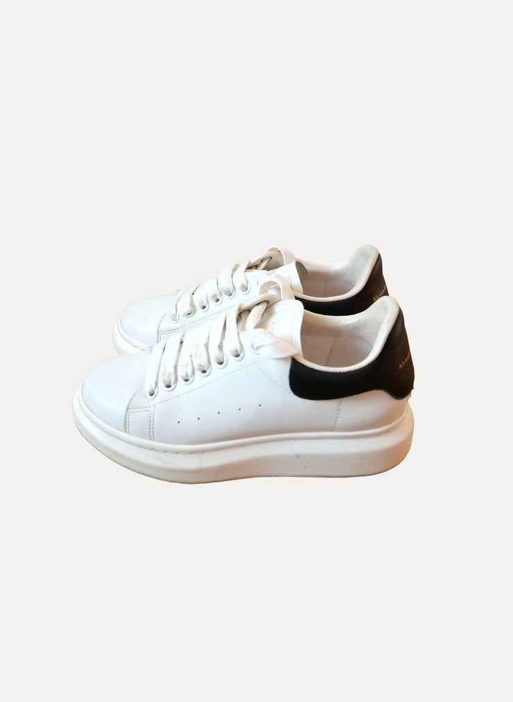Sneakers basses Pelle S.Gomm Larry/Dai en cuir de la marque Alexander McQueen pour femme de taille T38 de couleur Blanc en vente sur la friperie en ligne Circular Clothing Paris