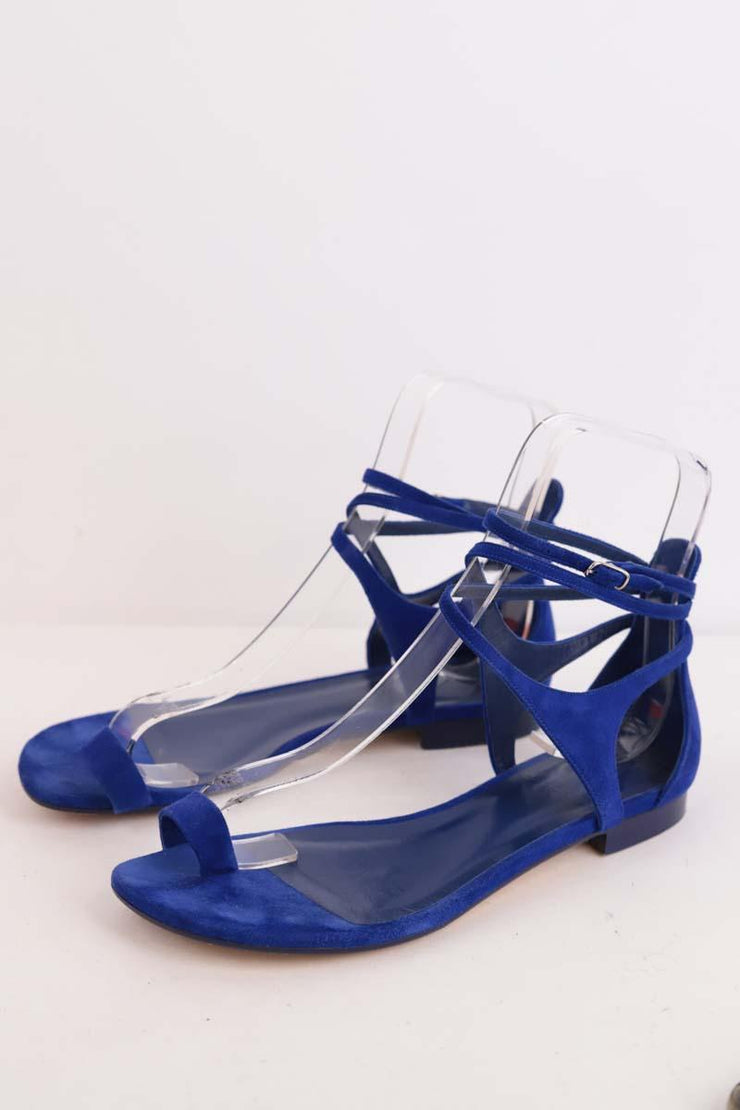 Sandales Hermès bleu. Matière principale daim. Taille 38.